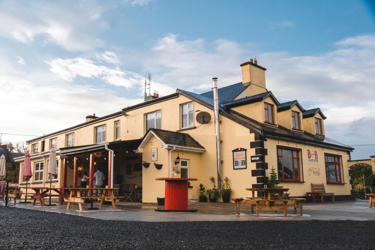 The Village Inn Bohola Exterior foto